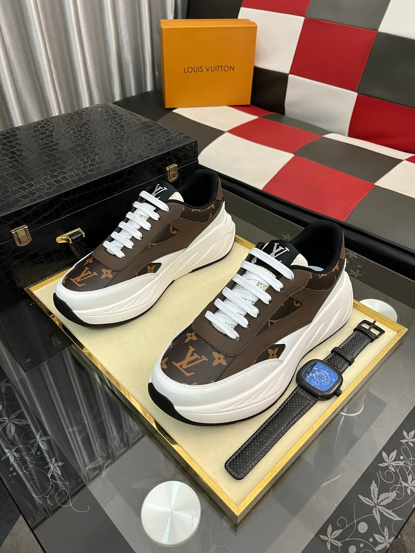 Men's shoes💰438⌚️⌚️《Louis vuitton/LV Louis Vuitton》original quality.~ Unique modern style sneakers. 🏃A must-have casual shoe for trendy men😍😍 Original brand imported from Italy, imported original leather, cowhide lining (refuses to discolor and grind feet) sole: original sole provided by the original factory, French lazy style design ⚠️Fit to the feet, original quality, super comfortable original sole. Code number: 38-442️⃣Colors available